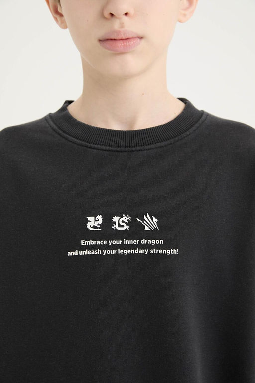 Oversize Geni_ Kal_p Bisiklet Yaka S_rt Bask_l_ Y_kamal_ Soluk Efektli Sweatshirt Erkek _ocuk - Defacto фото 9