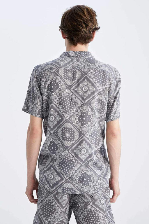 Гавайская рубашка из вискозы обычного кроя с принтом и короткими рукавами - Defacto фото 6