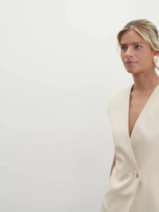 Жилет из тенселя и хлопка с декоративной пуговицей / Zarina  фото 2