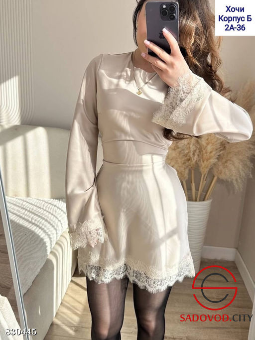 Платье женское с акцентом на талии