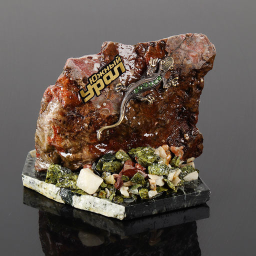 Фигурка-скол «Горка», с корундом