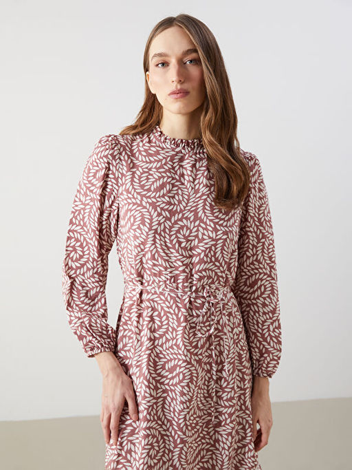 Dik Yaka Desenli Elbise