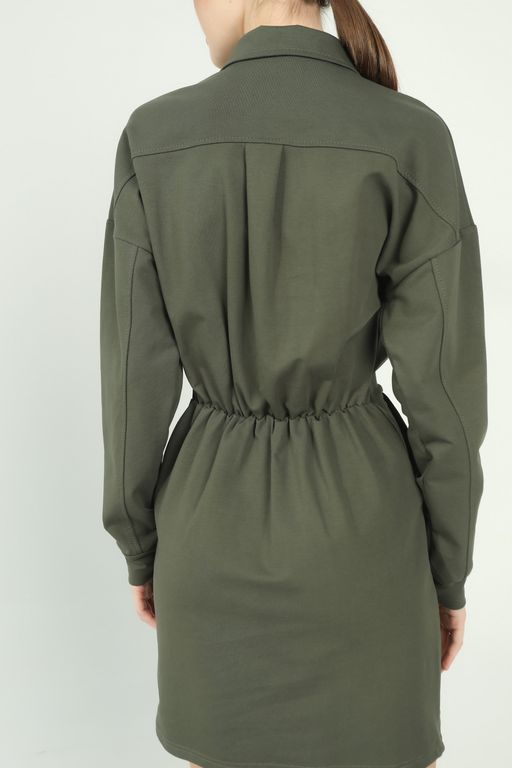 Стильное платье модного силуэта из мягкого шелковистого футера 302L3-22 хаки - Solo mio фото 6