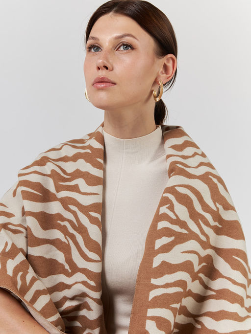 В СОСТАВЕ ШЕРСТЬ И КАШЕМИР Большой, мягкий, теплый однотонный двусторонний палантин - Tantino фото 4