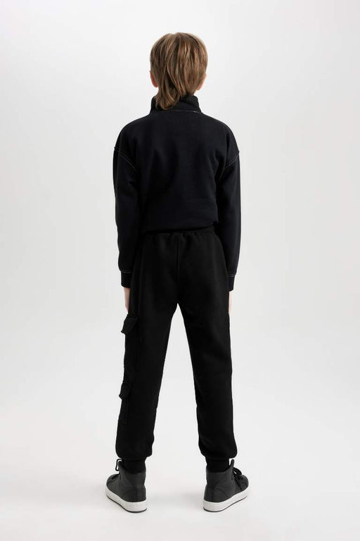 Черные спортивные штаны обычного кроя для мальчиков с эластичной резинкой на талии и карманами - Defacto фото 6