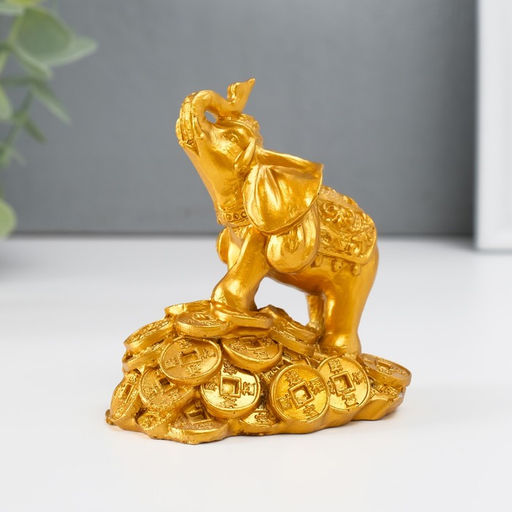 Нэцкэ фигурка «Слон на горке монет», полистоун, золотой, 8.7×7.5×5.4 см