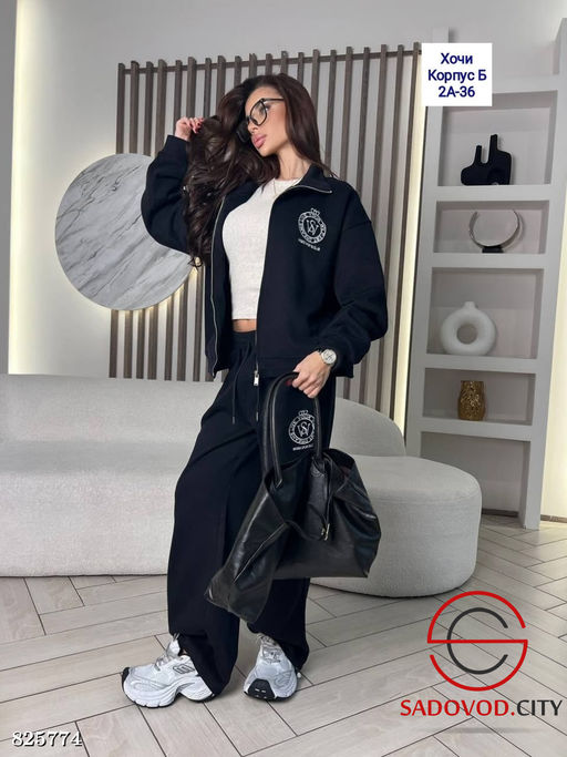 Спортивный женский костюм