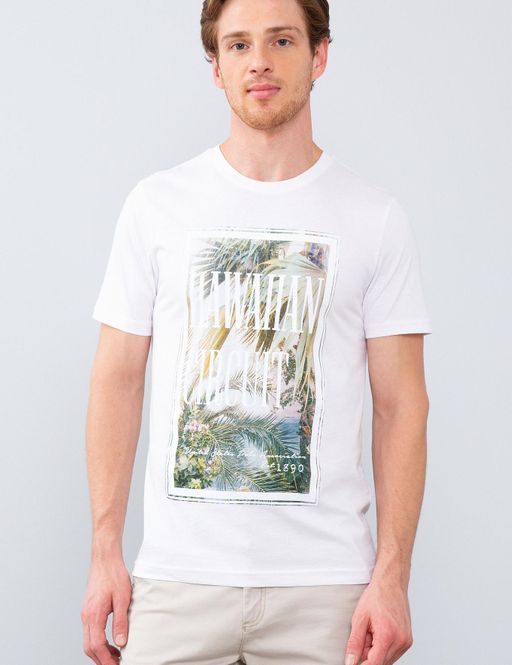 Белая тонкая футболка с круглым вырезом