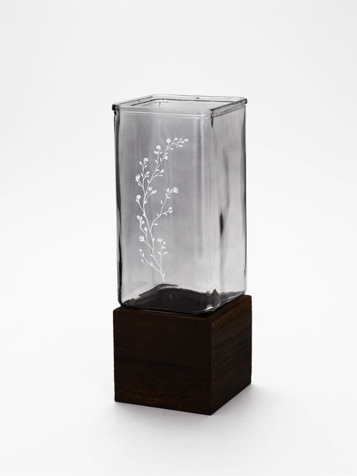 Ваза для цветов стеклянная с деревянной подставкой из темного стекла, 25 х 9 см