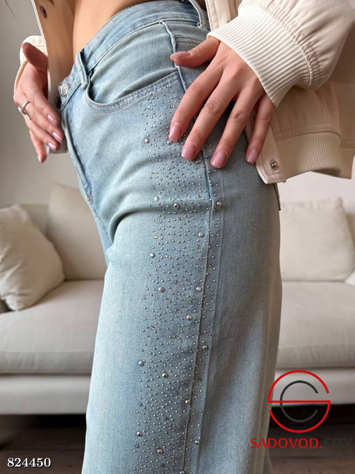 Широкие джинсы со стразами