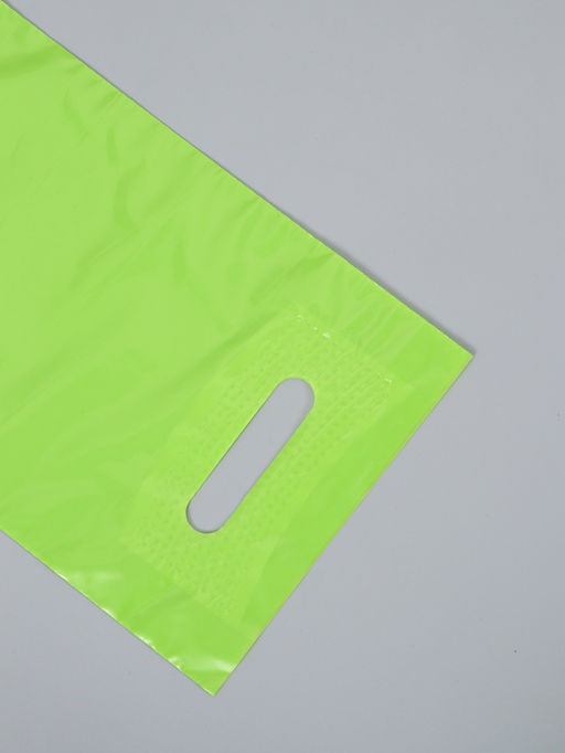 Цена за 50 шт. Пакет полиэтиленовый с вырубной ручкой, Салатовый 20-30 См, 50 мкм