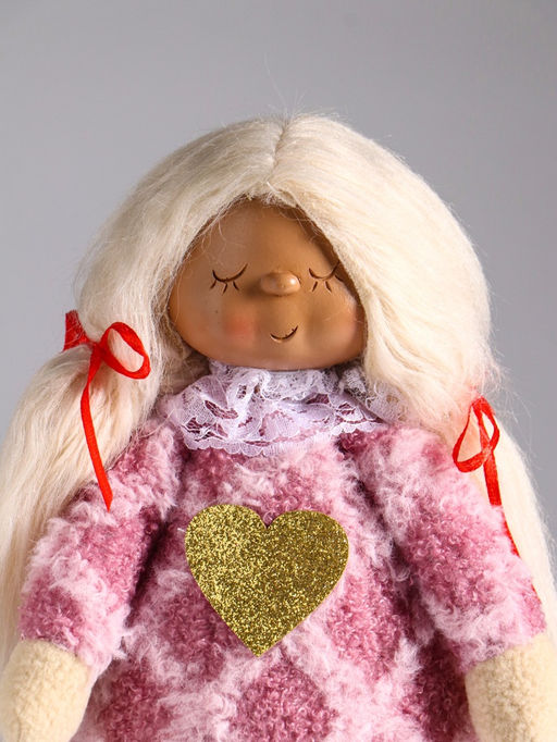 Интерьерная кукла текстильная Малышка с хвостиками в розовом платье с сердцем, 14?8.5?32 см