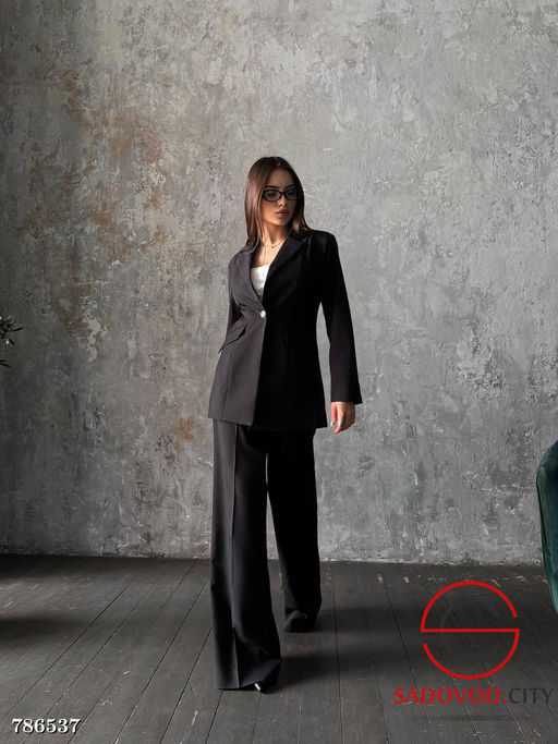 Женский классический костюм