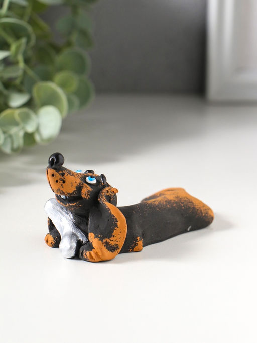 Фигура "Такса с костью" 4,6х4,5х10,6см