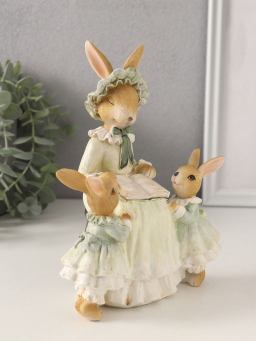 Фигурка полистоун «Мама зайка с дочками: чтение сказок», зелёный, 14×9.5×18.5 см