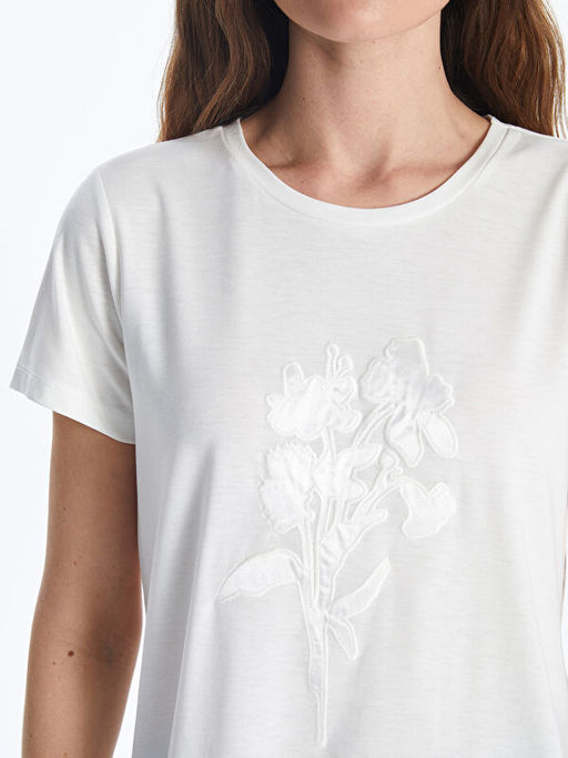 Bisiklet Yaka ?i?ekli Penye Nak??l? Kad?n Ti??rt