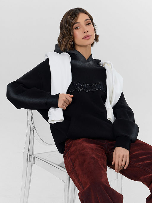 Худи женское черное с начесом и надписью Revolt - Mark formelle фото 9