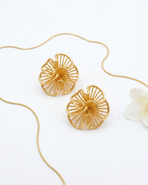 Стильные серьги