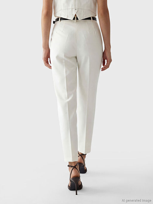 Beli Kemerli Kad?n Pileli Kuma? Pantolon