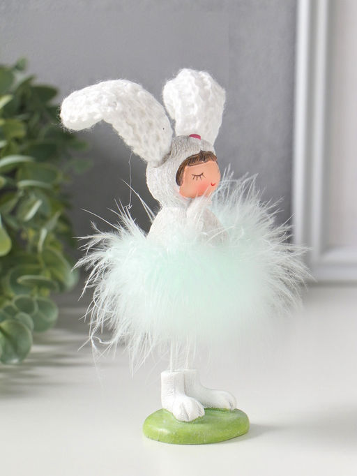 Фигурка полистоун Малышка-зайка пушок стесняшка, 4.5?4?18 см