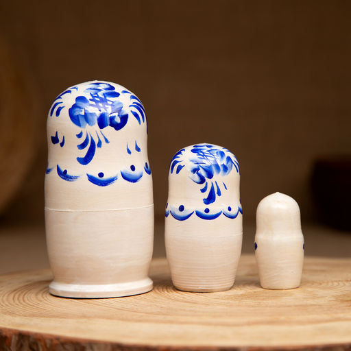 Матрёшка дерево «Гжель», белое платье, 3 кукольная, 9 см