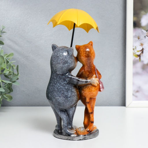 Фигурка полистоун лак «Котики. Прогулка под зонтом», 21.5×10×11.2 см