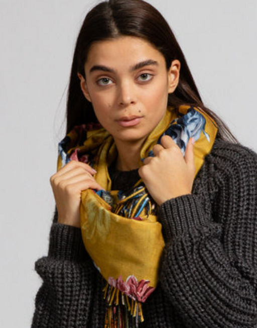 В составе шерсть. Большой теплый двусторонний палантин