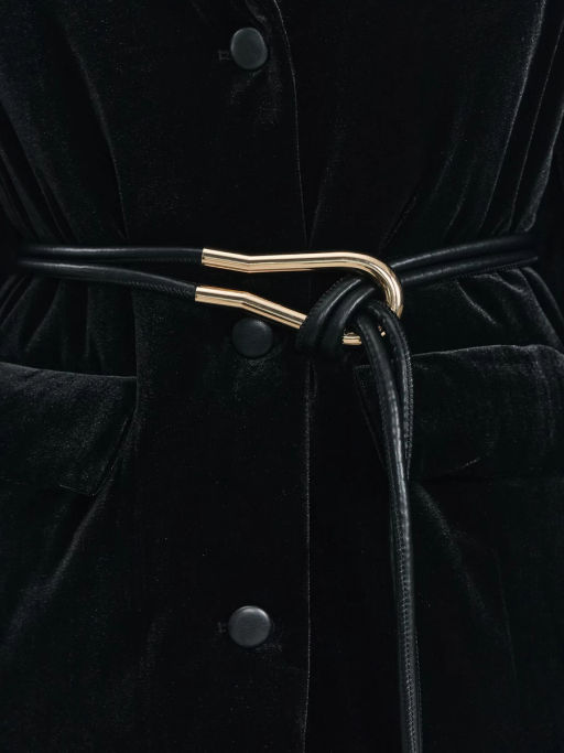 Куртка из бархата с поясом и акцентной деталью / Zarina фото 9