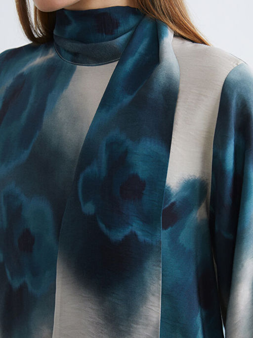 ?al Yaka Batik Desenli Bluz