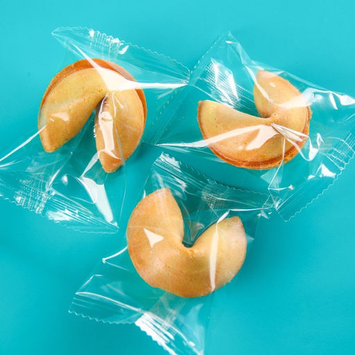 Набор в коробке домике Волшебных моментов, чай зелёный с жасмином 50 г., печенье с предсказанием 3 шт., конфеты с кремовой начинкой 100 г. - Фабрика счастья фото 5