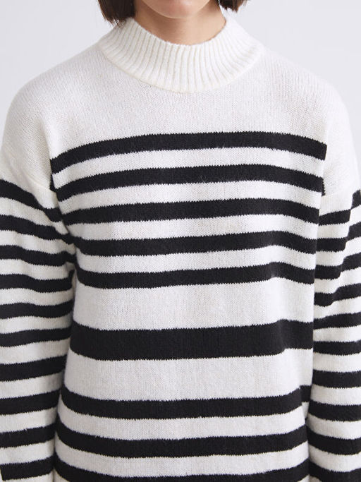 Yar?m Bal?k?? Yaka ?izgili Triko Elbise