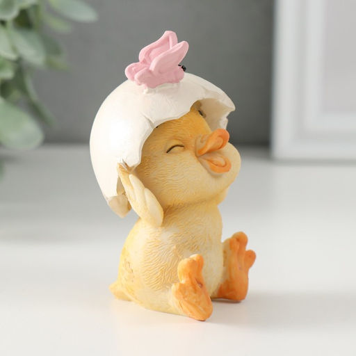Фигурка полистоун «Утёнок со скорлупой и бабочкой», 6.5×5.5×8.5 см