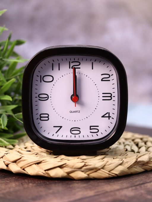 Часы-будильник TimeTrek, black (11х10,5 см)