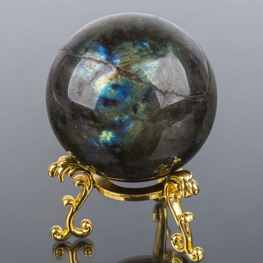 Шар из Лабрадора на подставке