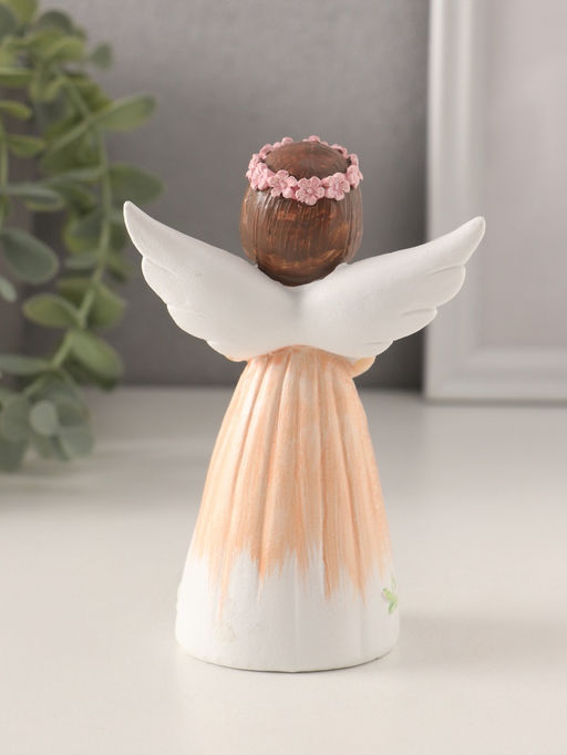 Фигурка полистоун Девушка-ангел в персиковом платье, с венком-сердце, 8?4.5?12 см