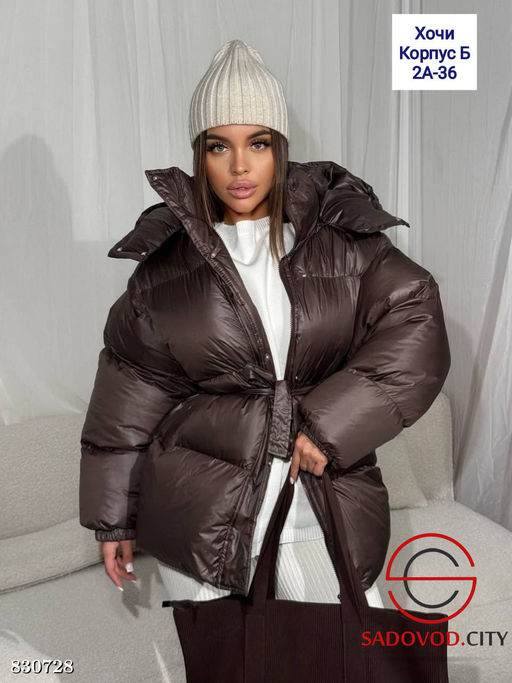 Демисезонная куртка с капюшоном и поясом