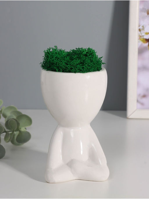 Стабилизированный мох в кашпо из керамики «Мистер Грин йог», 11.5×7×8 см, белый