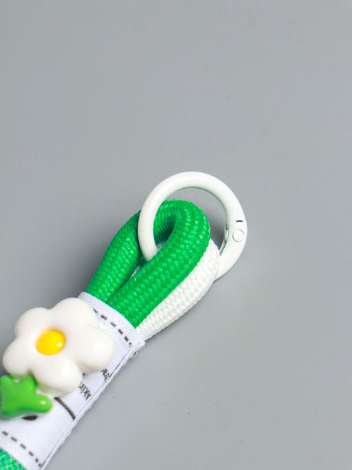 Цена за 2 шт. Брелок на карабине "Цветок. Шнур-сетка" двойной шнур 0,7 см бело-зелёный 14,5х2х1,7 см