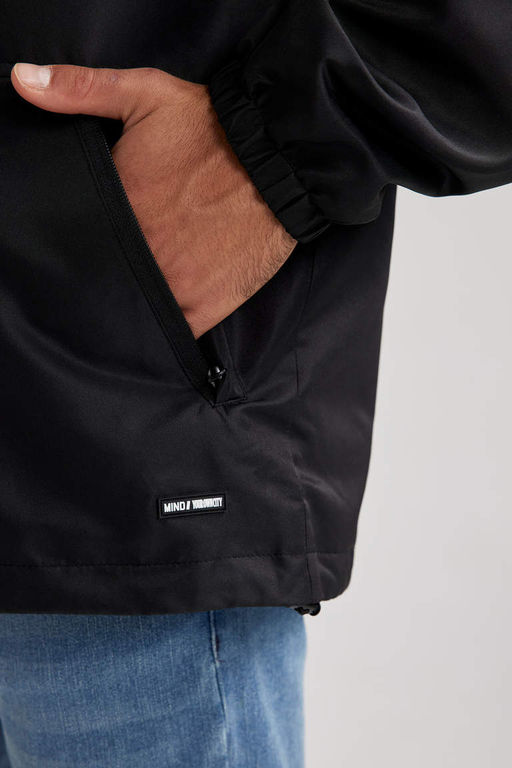 Водоотталкивающий приталенный плащ из тафты с капюшоном и дождевиком - Defacto фото 5