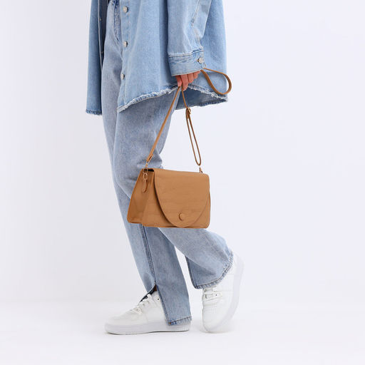 Сумка женская на клапане, цвет бежевый