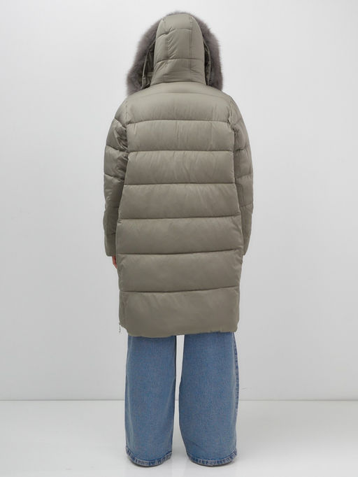 Пальто зимнее утепленное с мехом и капюшоном тренд коричневого цвета 7753K - Visdeer фото 4