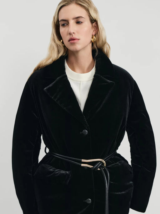 Куртка из бархата с поясом и акцентной деталью / Zarina фото 7
