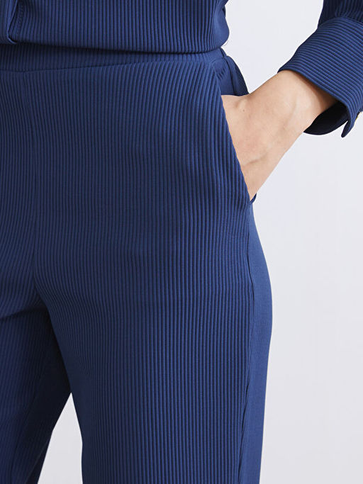 Beli Lastikli Havu? Kesim Dokulu Kad?n Pantolon