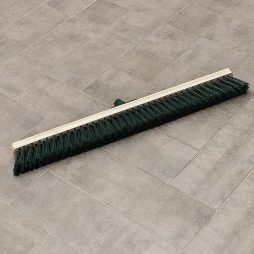 Щётка для подметания пола «Метро», 70×5 см, усиленный угловой резьбовой держатель
