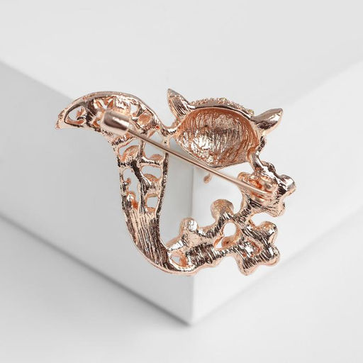 Брошь «Лиса», в цветах, белая в золоте