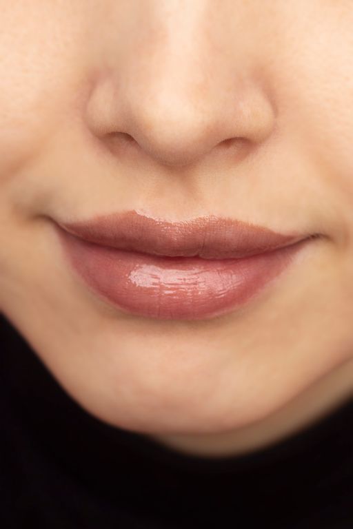 Блеск для губ 06 Тёмный нюд SIBERINA