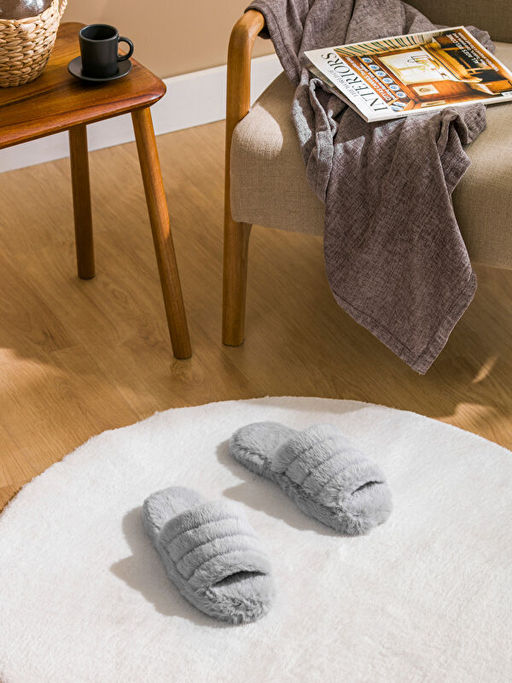 Kad?n Pel?? Ev Terli?i