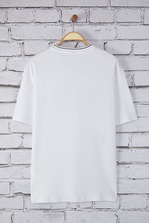 Ekru Oversize/Geni_ Kesim Downtown Bask_l_ V Yaka Forma T-Shirt TMNSS25TS00123 - Trendyolmilla фото 2