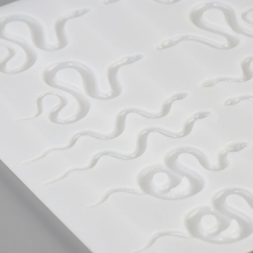 Молд силиконовый «Змейки» 16,5 х 14,8 х 1 см