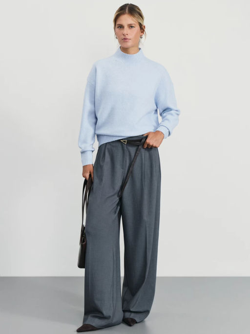 Джемпер из вискозы с воротником-стойкой / Zarina